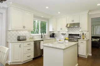 Granite vs. Quartz: Choosing the Right Countertop for Your Kitchen