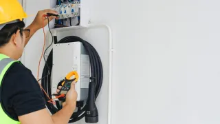 Top Benefits of Hiring a Licensed Electrician for EV Charger Installation
