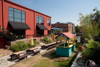 
🎨Dive Into Creativity at Atlanta’s Castleberry Hill Arts District!