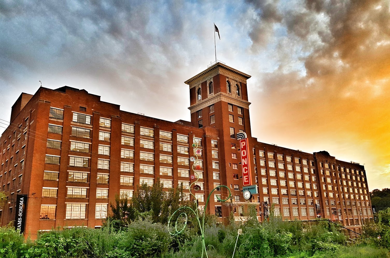 🏙️ Explore Atlanta’s Iconic Ponce City Market – A Must-Visit Destination! 🏙️