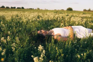 Cómo las Hormonas Afectan Cada Aspecto de tu Vida (y Cómo Recuperar el Equilibrio de Forma Natural)