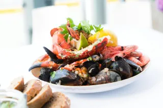Dive into Flavor at Crab’s Seafood Shack in Ridgeland, Mississippi
