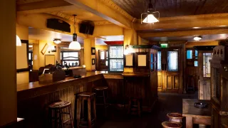 Times Square NYC Irish pub with live music: Discover the Energy of Garvey’s Irish Pub