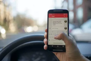 When & Where to Use Text Message Marketing (As Opposed to Push Notification Marketing)
