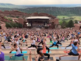 🧘‍♀️Stretch, Breathe, and Rock: Why Sunrise Yoga at Red Rocks Is the Most Magical Morning 🌄