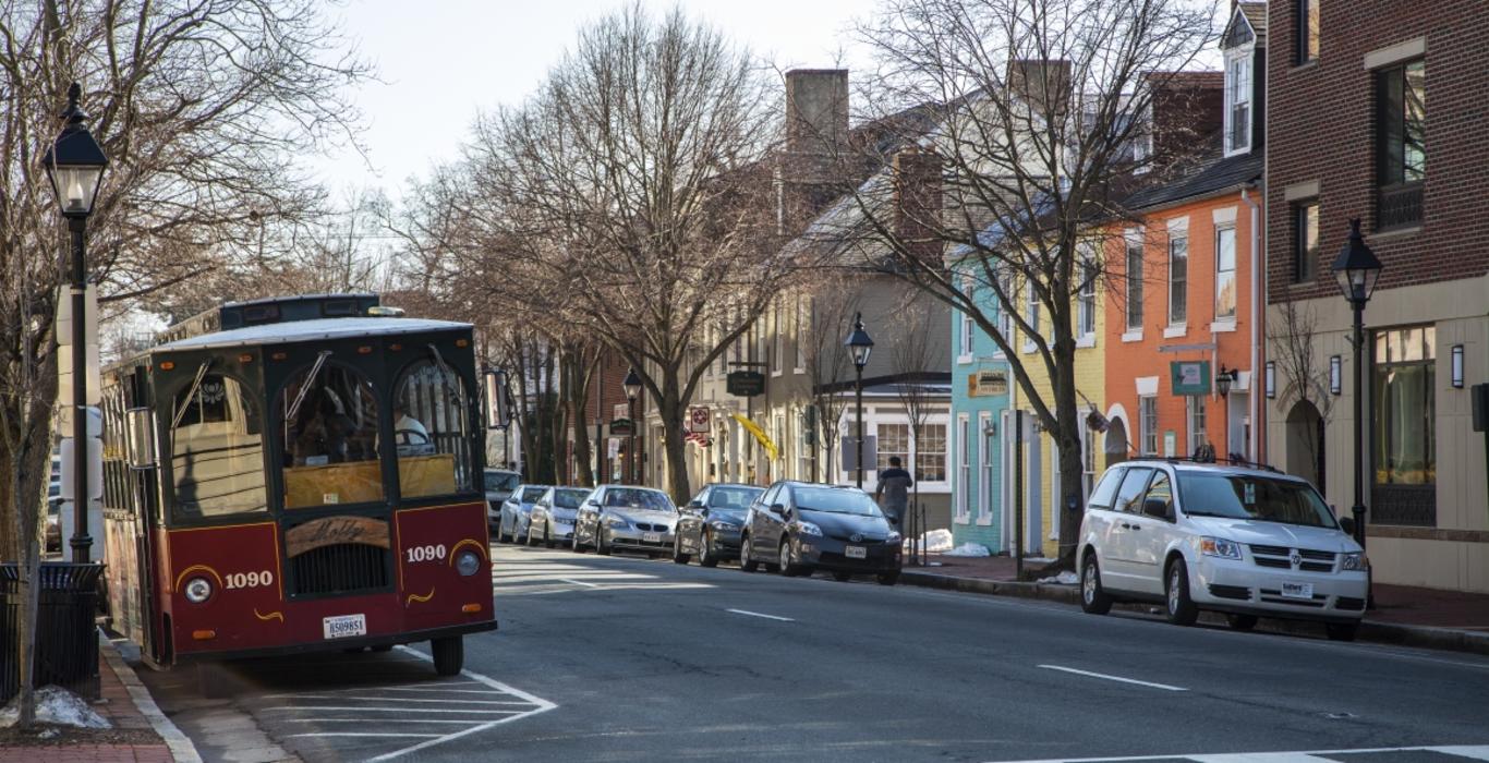 🍽️ Local Foodie Tour: Exploring Fredericksburg’s Best Eateries with a Rental Car (PRIME CARZ - Fredericksburg, VA)