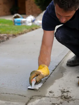 Top 5 Mistakes Homeowners Make When Hiring a Concrete Contractor (and How to Avoid Them)