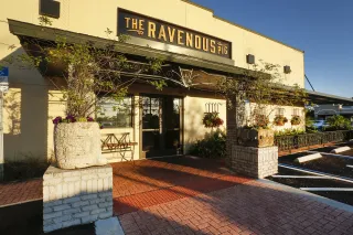 🐷 Eat Like a Local: The Ravenous Pig Is the Culinary Star of Winter Park