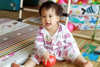 Top 15 món đồ chơi cho bé dưới 1 tuổi hỗ trợ từng giai đoạn phát triển của con