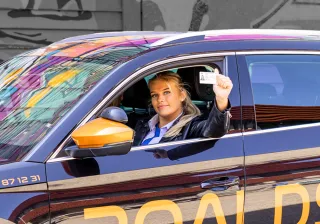 Hva koster det å ta lappen i Bergen i 2025? | Komplett prisguide fra Roalds Trafikkskole