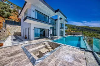 Top Modern House Design Trends That Define 2025 Homes