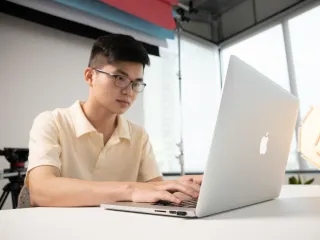 Should Your Sarasota Business Advertise on Google or Facebook?