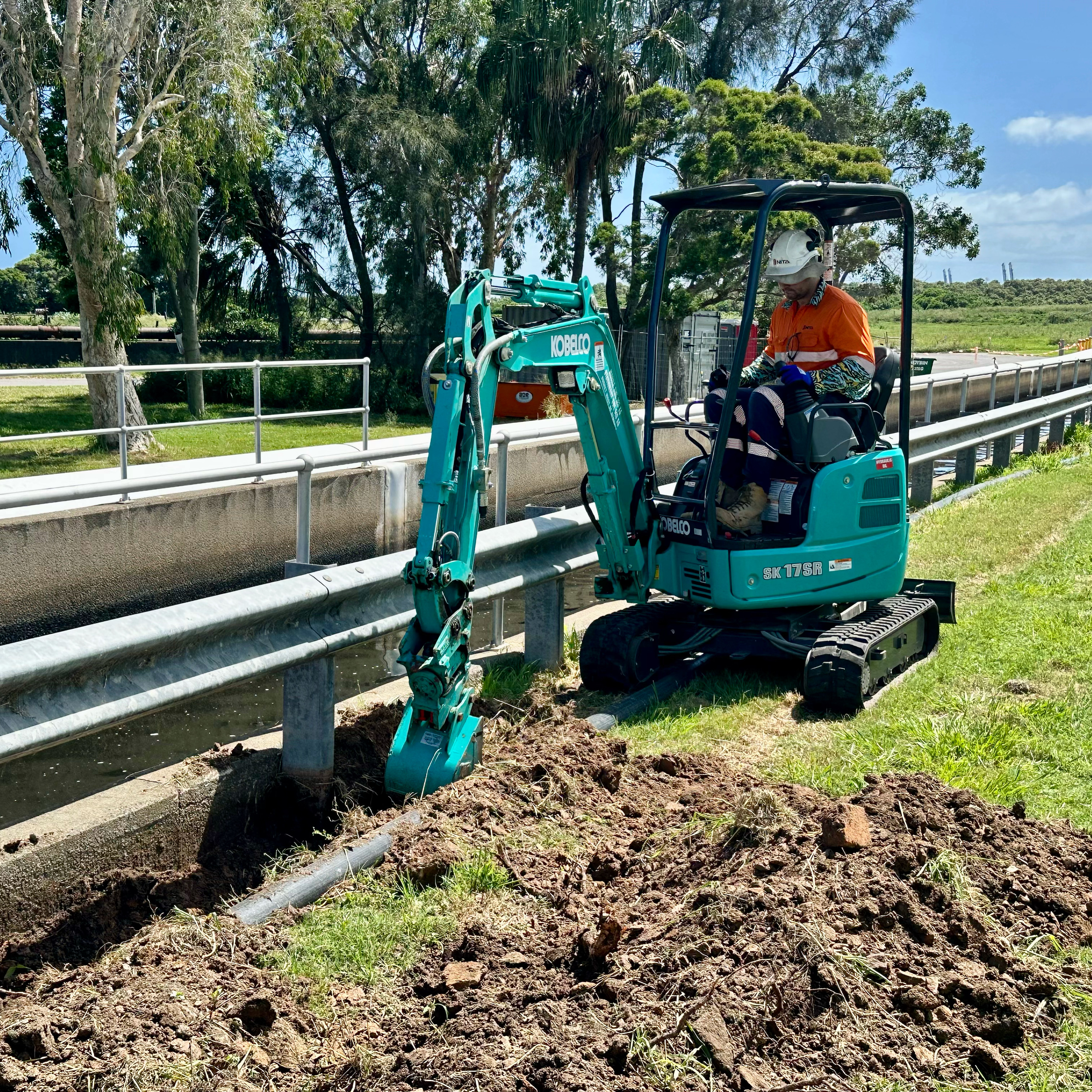 Wet Hire vs Dry Hire: What's Right for Your Project?