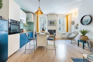 “Je n’ai que 7.000 €, c’est trop peu…” : Comment Christine a lancé son Airbnb rentable à Liège avec un petit budget