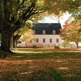 How Lee & Madbury Homes Benefit from Seasonal Repaints