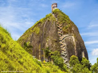 Explora Guatapé: El pueblo más colorido de Colombia
