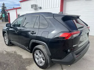 Window Tinting Calgary: Choosing the Right Tint for Your Vehicle