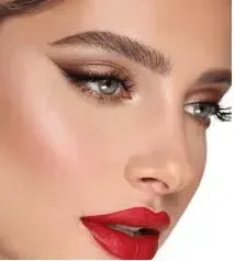 VINTAGE MAKE UP IS MAKING A COMEBACK