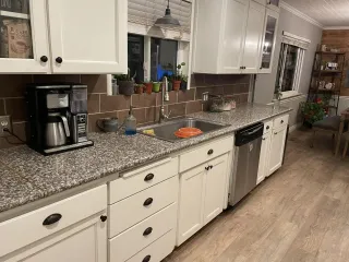 Update Your Kitchen or Bathroom with Fresh Cabinet Painting