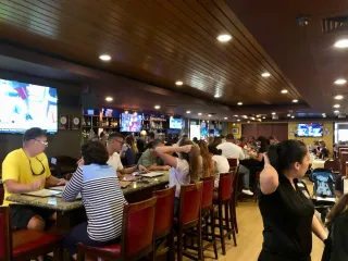 Side Street Inn: A Taste of Local Flavor in Honolulu