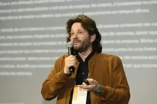 A Revolução da IA: Desmistificando a Inteligência Artificial e Impulsionando o Crescimento do seu Negócio