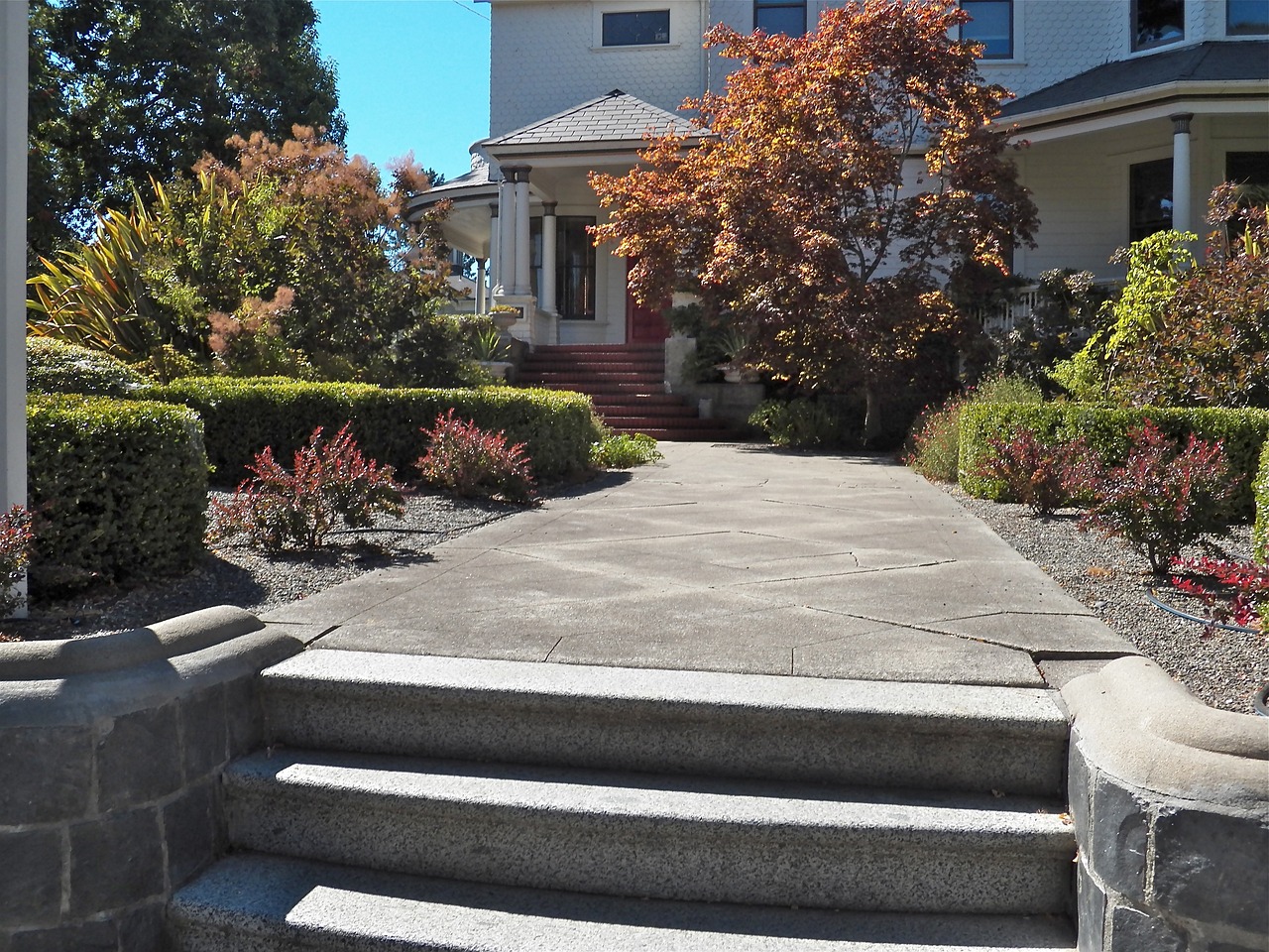 Five Easy Ways to Spruce Up Your Landscaping