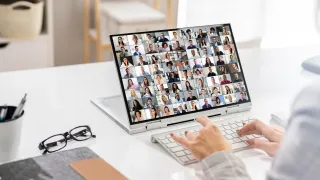 The Power of Moderation: Why Executives Need an Online Moderator