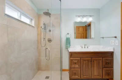 Acoma Drive Bath project photo 4