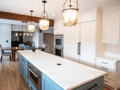 Remodeled kitchen by Structora