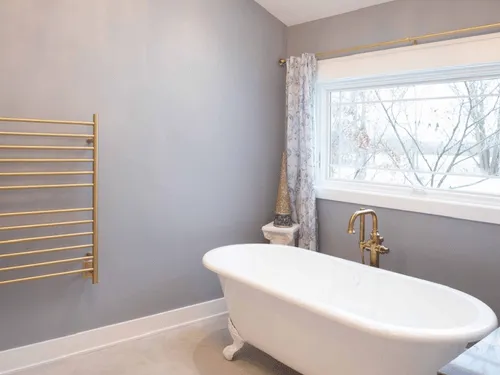 Remodeled bathroom by Structora