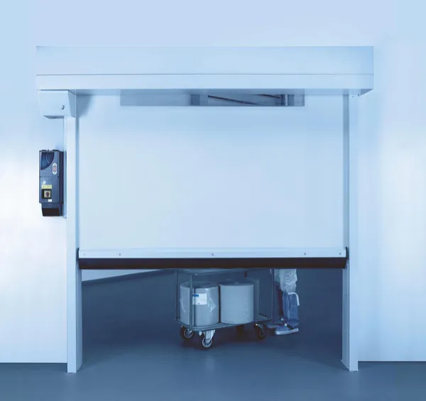EFA-SRT® CR Efficient — Puerta rápida para salas blancas clase ISO 6 de bajo mantenimiento