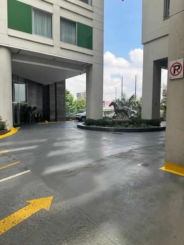 OFICINA CENTRO EMPRESARIAL ARRECIFE, TORRE AVENIDA EL DORADO – Image 2