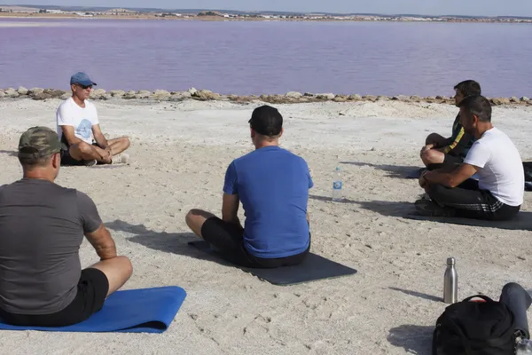 Taller en grupo junto a las salinas