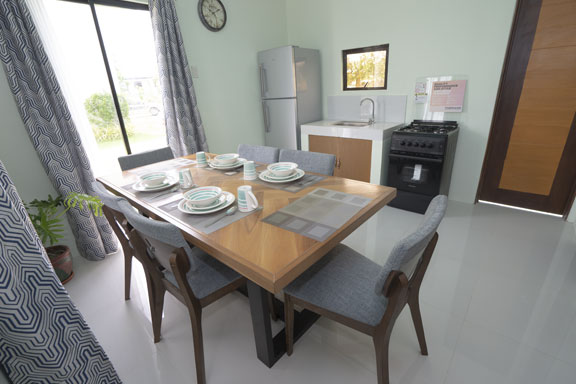 MANORS LOUISA 3BR SINGLE ATTACHED HOME WITH BALCONY IN GOLDEN HORIZON – Image 2