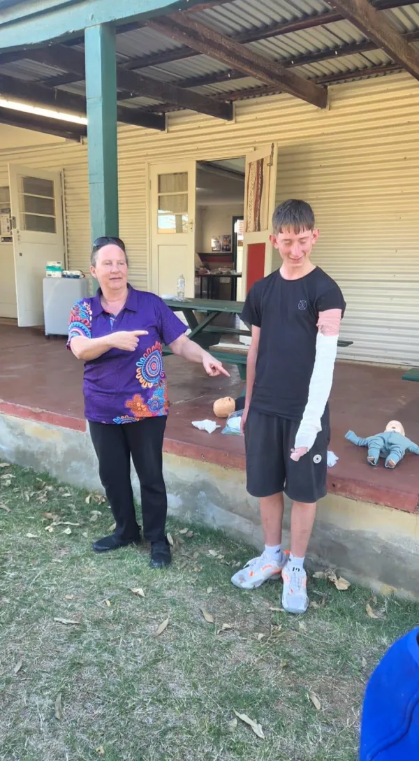Pressure immobilisation bandage applied to a limb