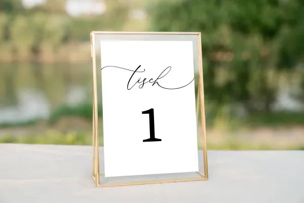 Minimalistische Hochzeit Tischnummer 02 – Bild 1