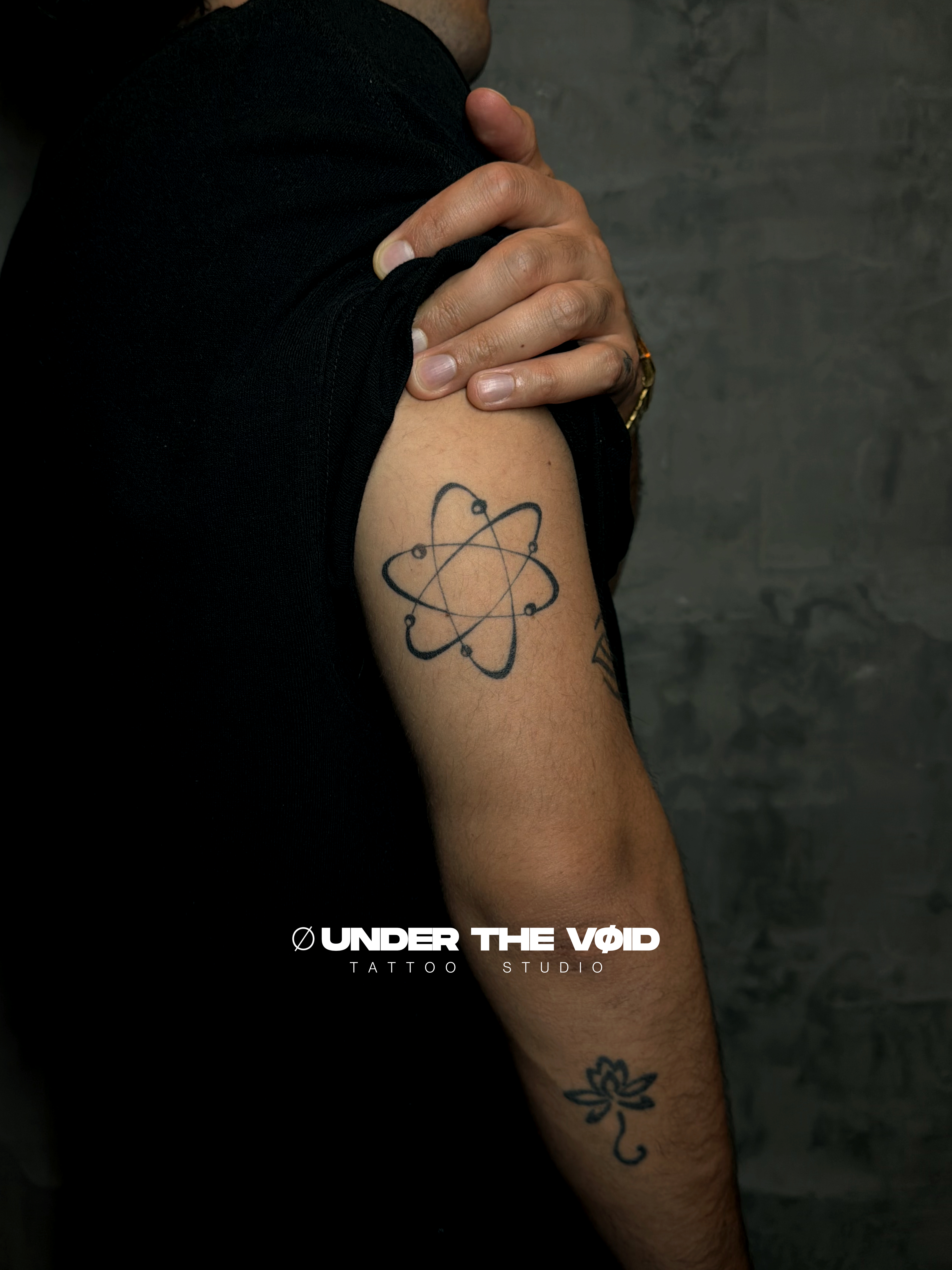 Tatuaje por @quienesgabriel — Proceso de tatuaje con máquina