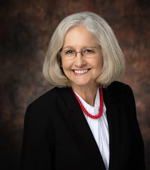 Lesa Miller, Broker, RE/MAX Acclaimed Properties