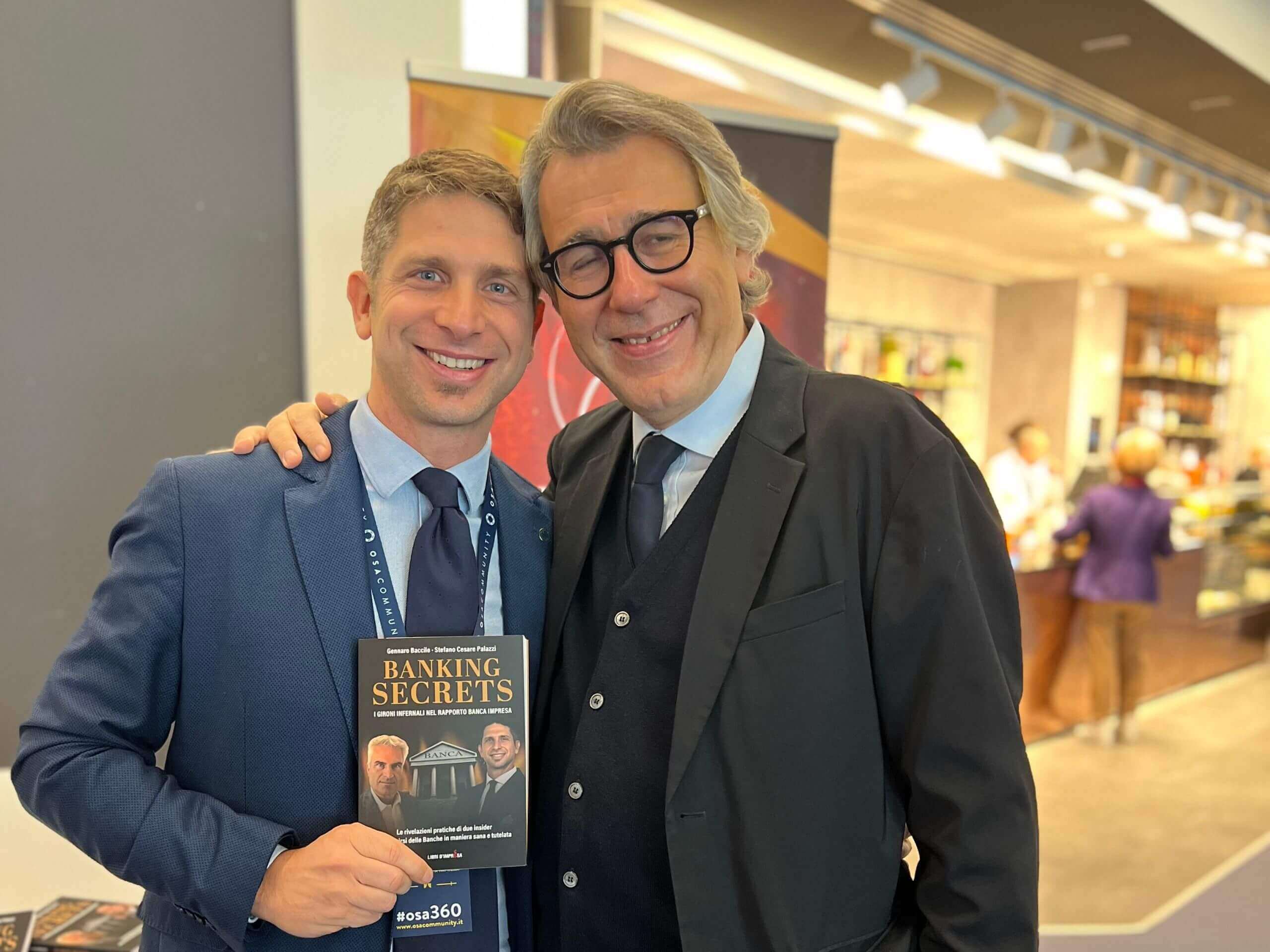 Stefano Palazzi con un ospite a un incontro pubblico