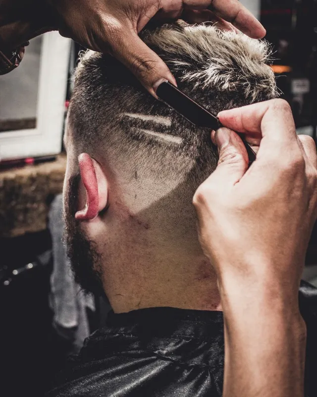 Hard part and design detail with clippers at Salon Salman
