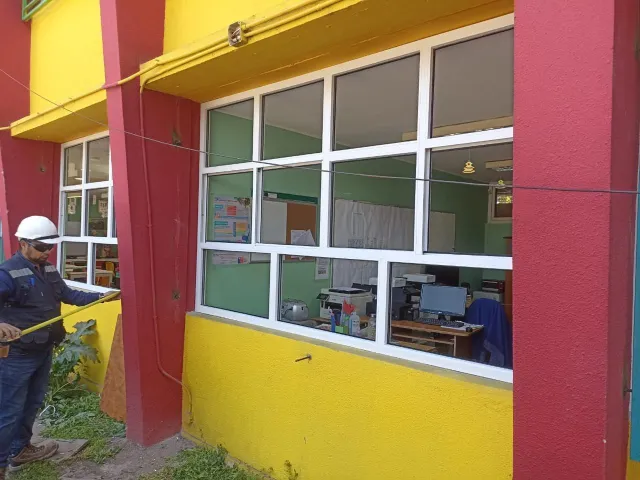 Instalación de ventanas en un edificio