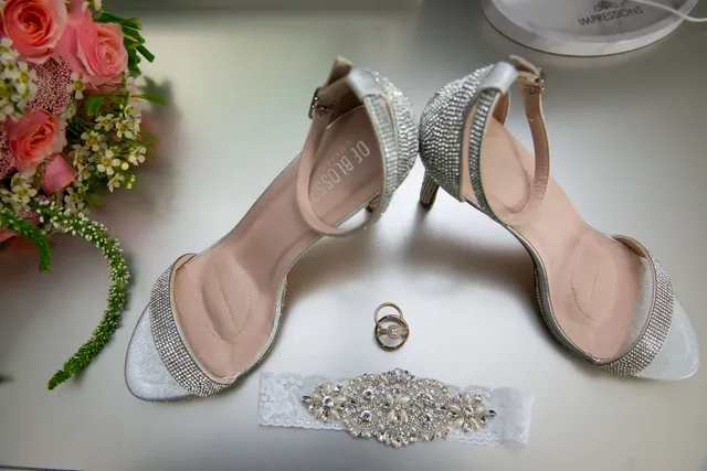 Detalles de la novia: zapatos, anillos y liga