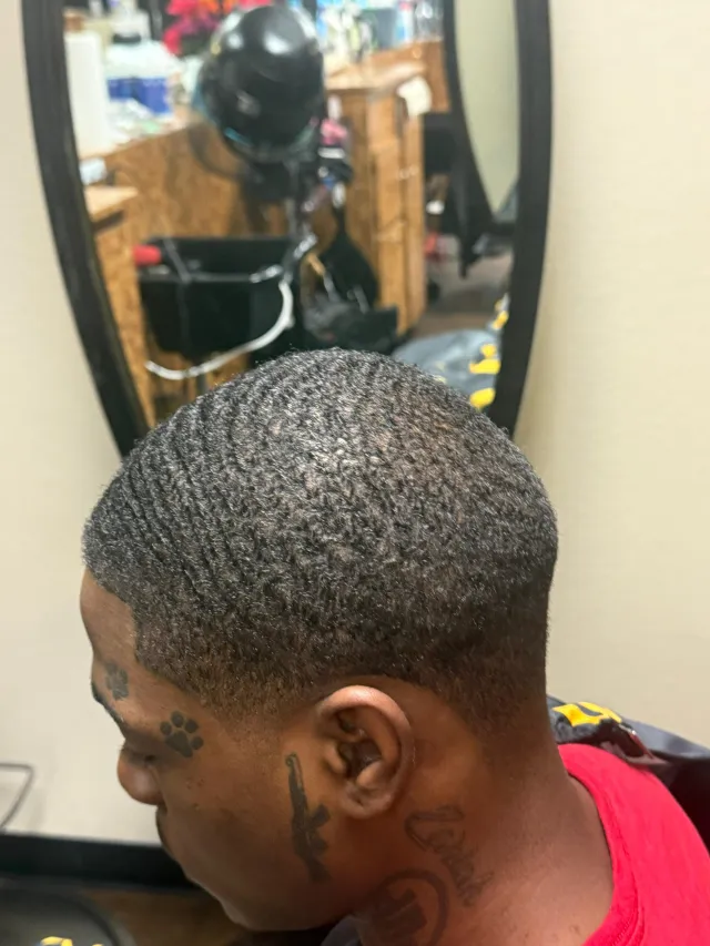 Close detail of 360 waves and a sharp taper