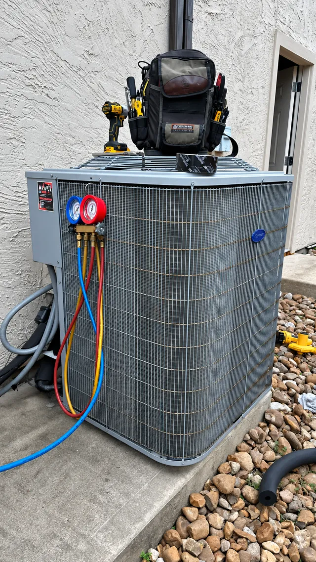 Carrier AC unit with diagnostic gauges, hoses and service tools