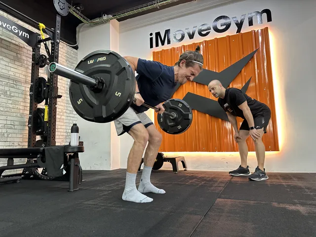Entrenamiento de fuerza con barra