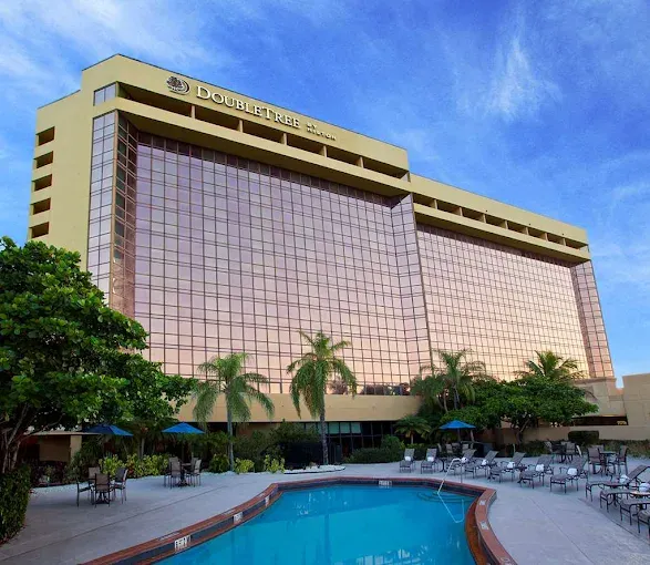 Fachada del Hilton DoubleTree Miami