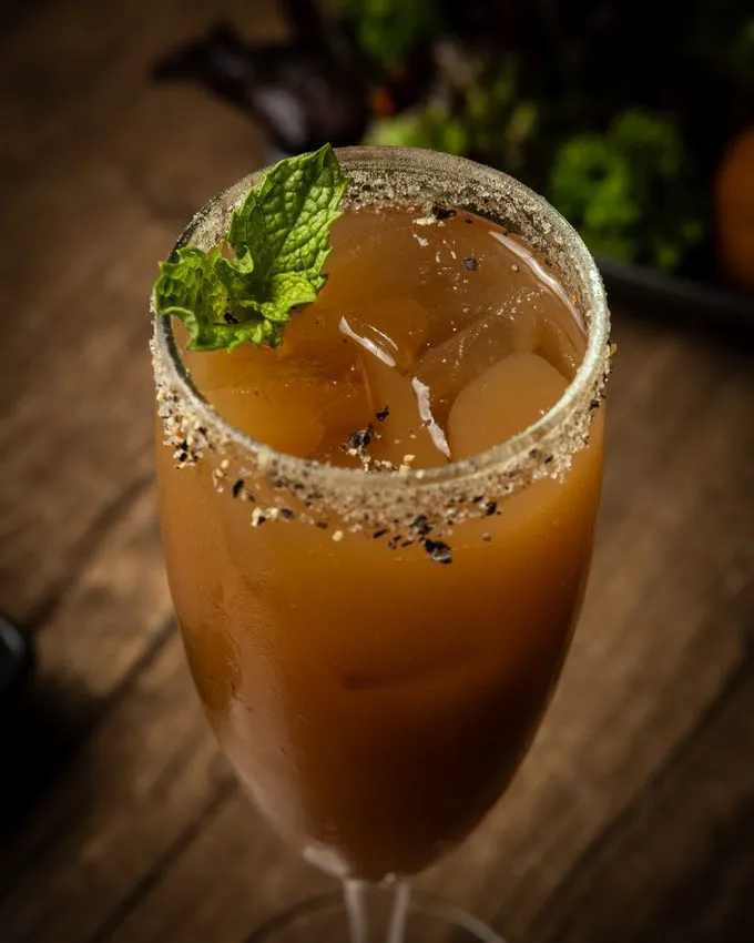 An iced tea cocktail with lemon on the Walkway to Ceylon bar