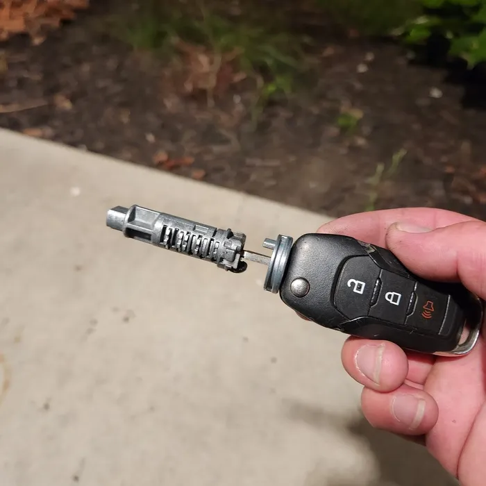 Ignition lock cylinder and Ford flip key