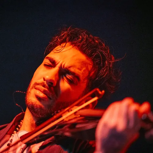 A violinist playing with eyes closed