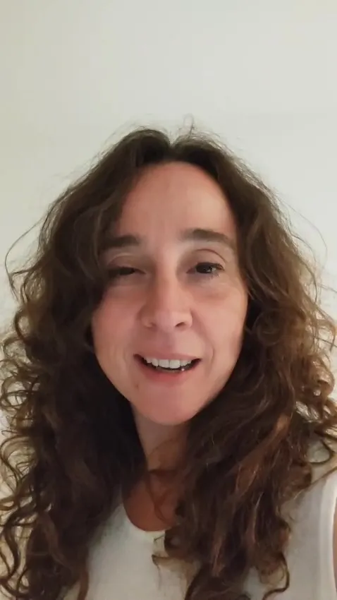 Miriam, contando su caso en vídeo